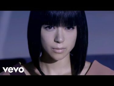 宇多田ヒカル – 二時間だけのバカンス featuring 椎名林檎